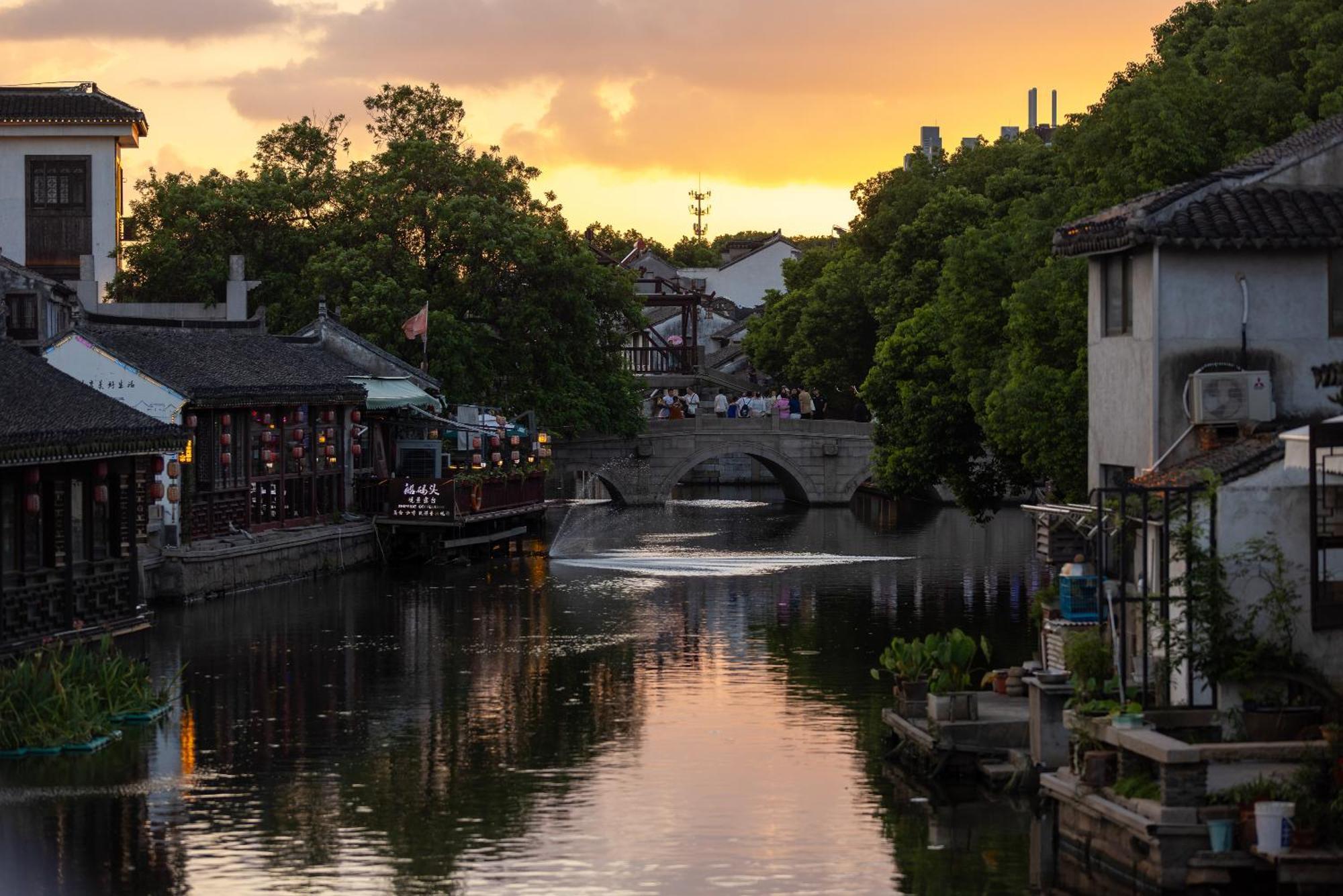 Tongli Slowlife River View Inn Сучжоу Экстерьер фото
